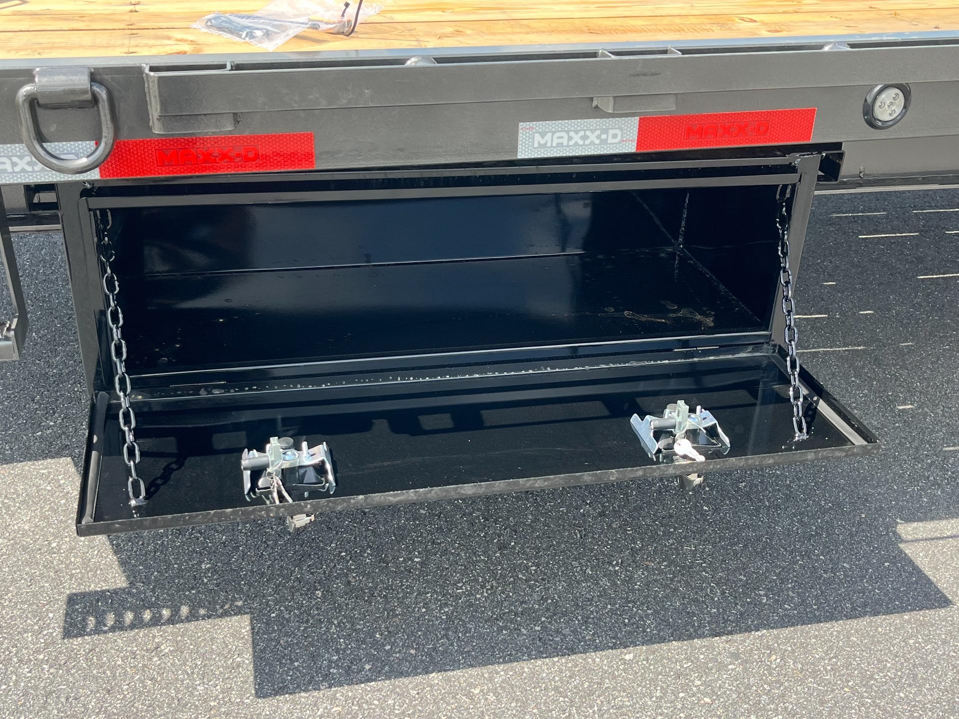 2027 MAXX-D LHX 8.5 x 40 - $37,900