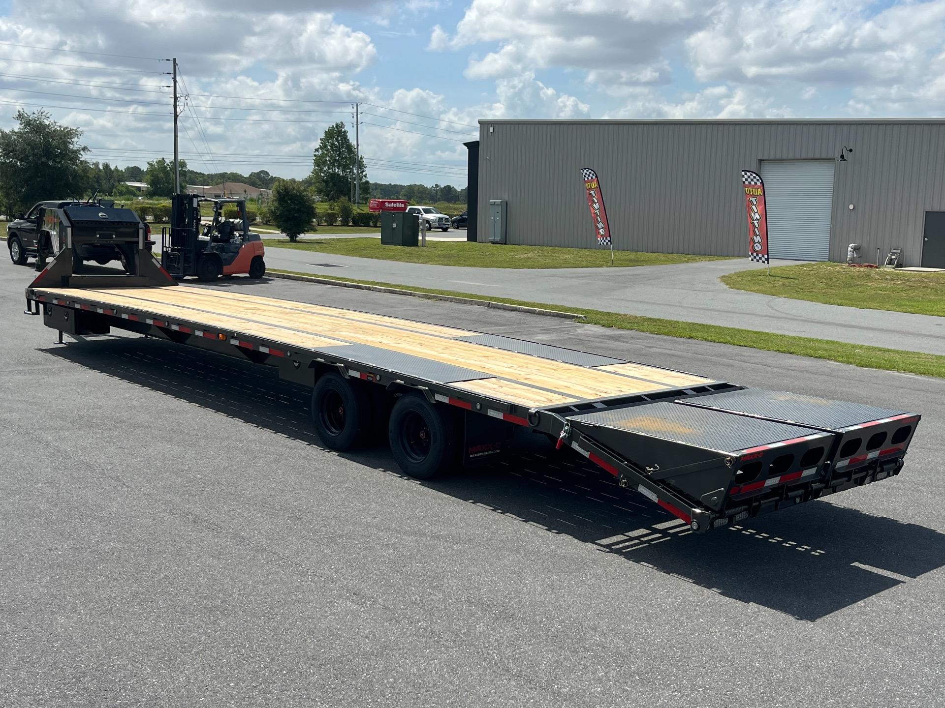 2027 MAXX-D LHX 8.5 x 40 - $37,900