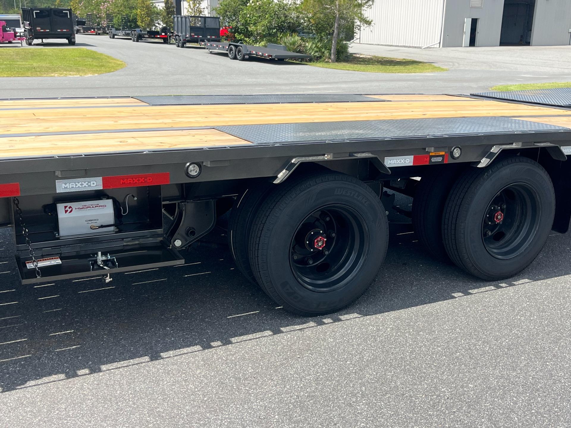 2027 MAXX-D LHX 8.5 x 40 - $37,900