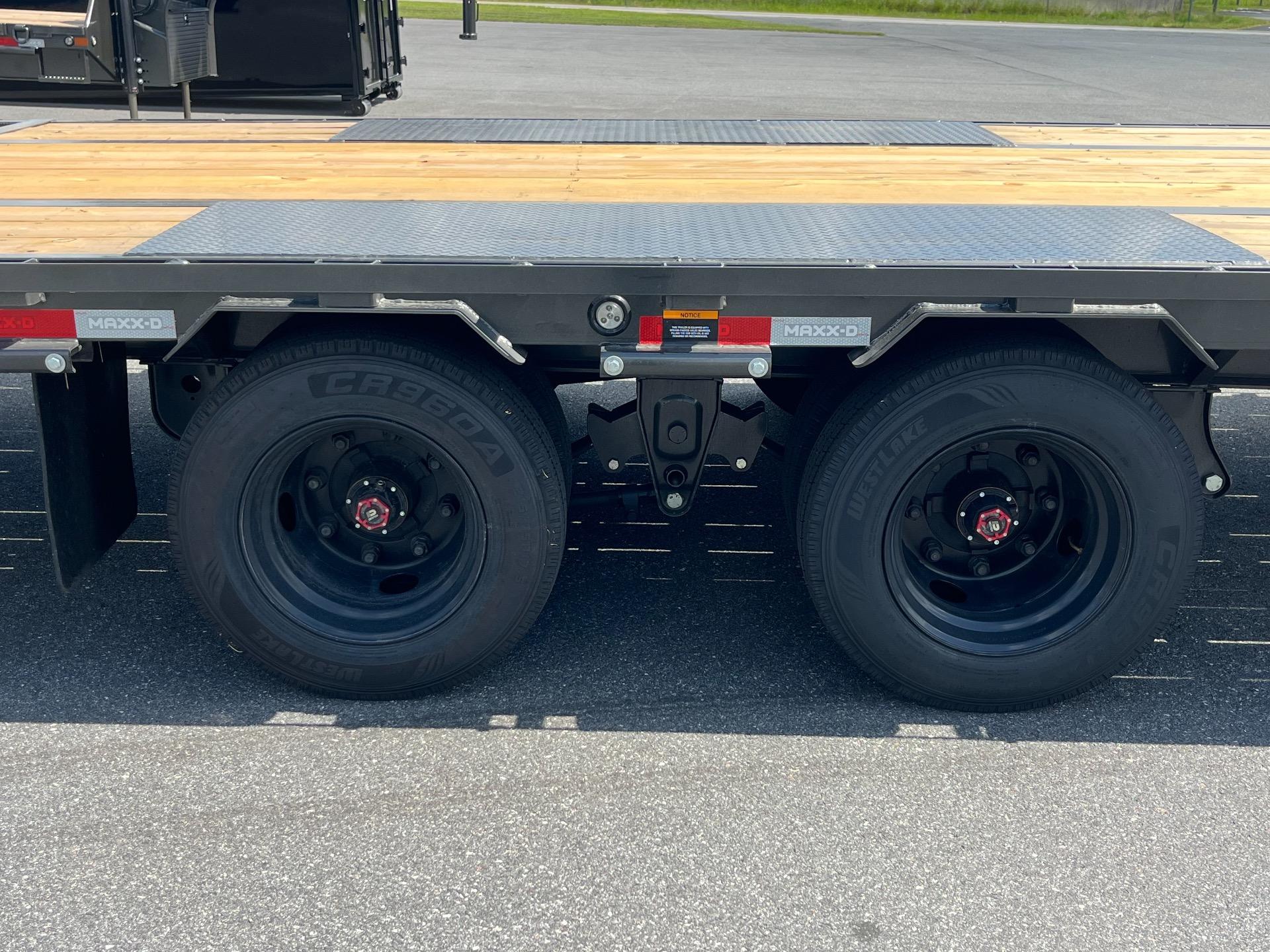 2027 MAXX-D LHX 8.5 x 40 - $37,900