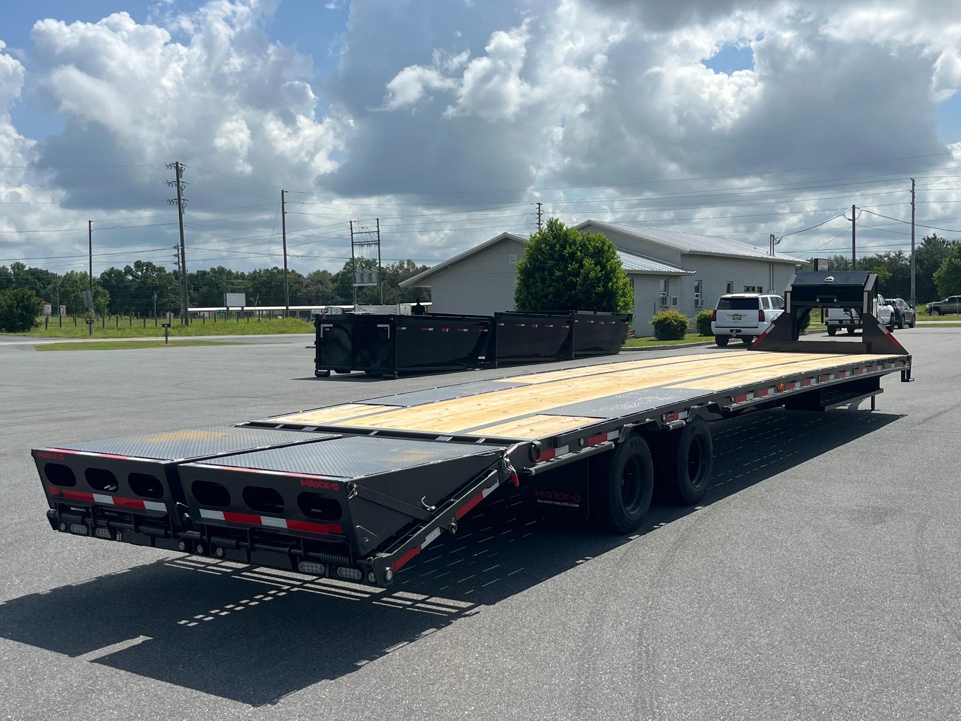 2027 MAXX-D LHX 8.5 x 40 - $37,900