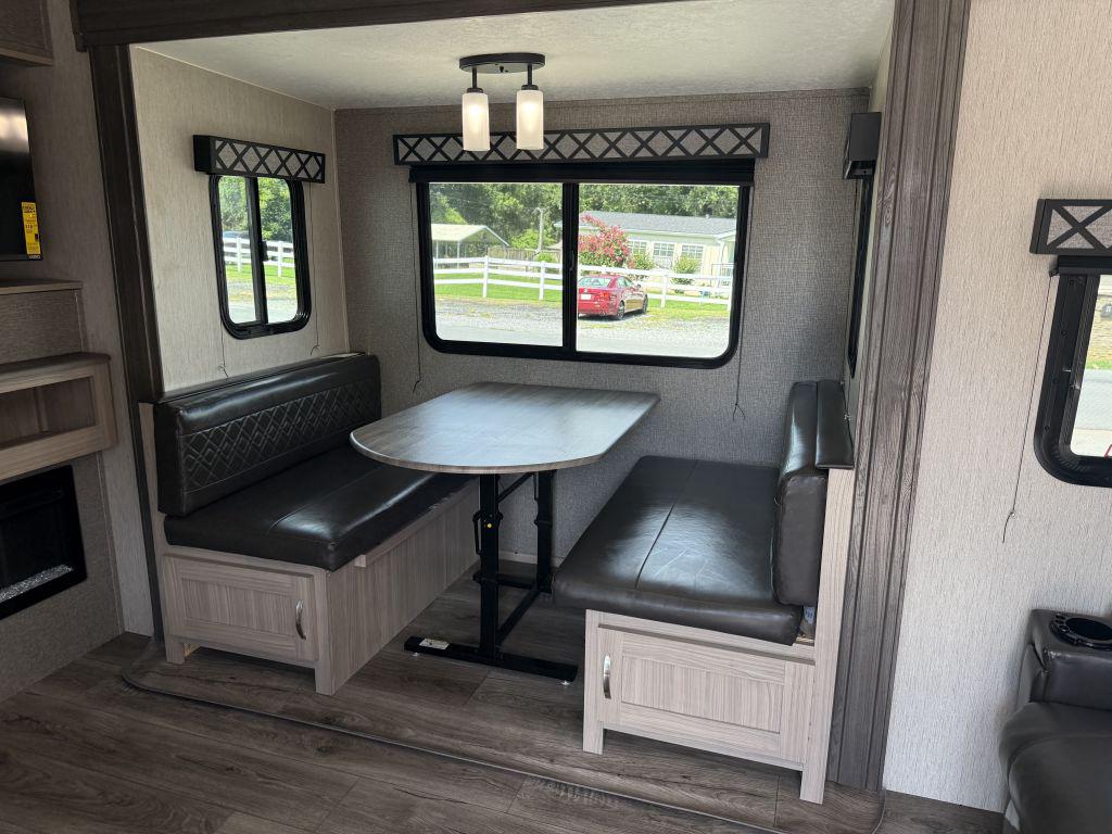 2021 Coachmen Freedom Exress 252RBS - $21,900