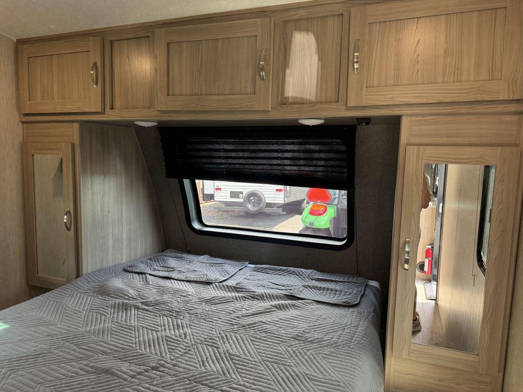 2021 Coachmen Freedom Exress 252RBS - $21,900