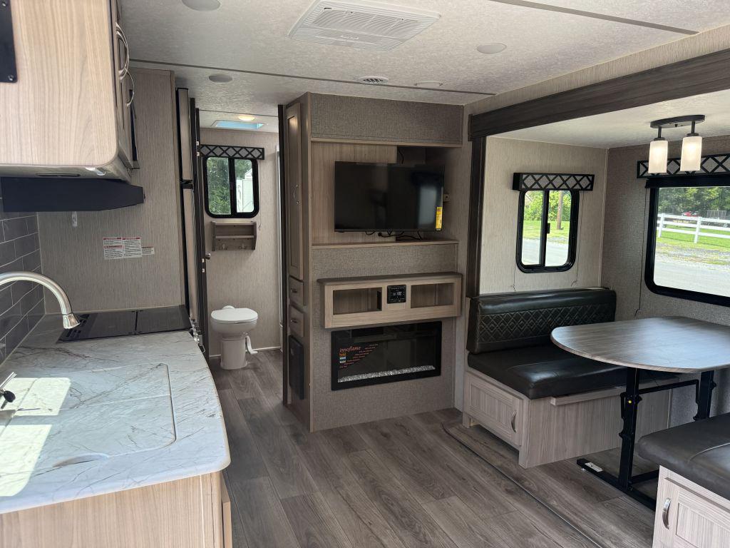 2021 Coachmen Freedom Exress 252RBS - $21,900