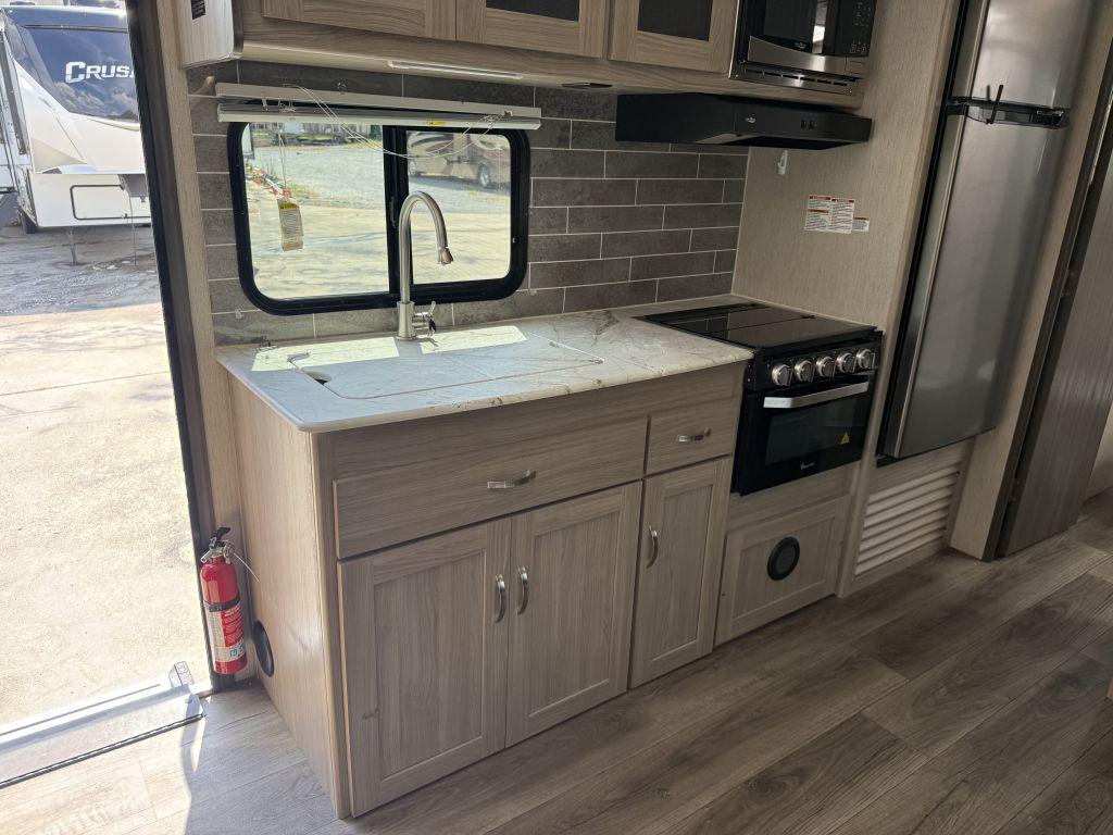 2021 Coachmen Freedom Exress 252RBS - $21,900