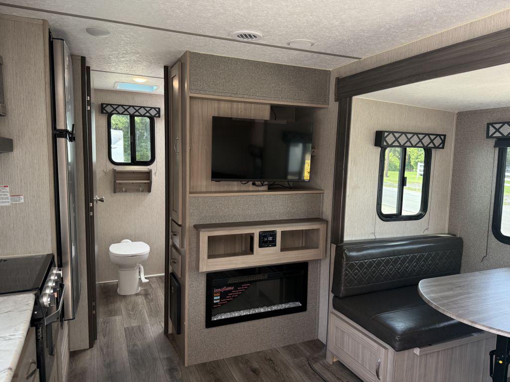 2021 Coachmen Freedom Exress 252RBS - $21,900