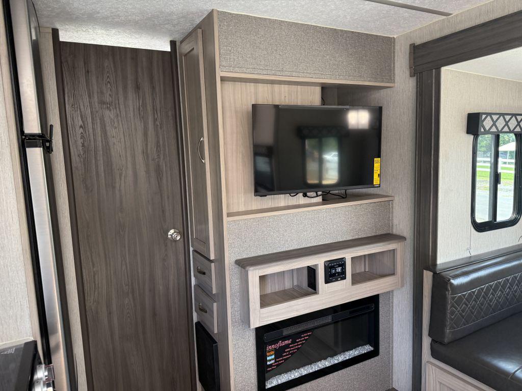 2021 Coachmen Freedom Exress 252RBS - $21,900