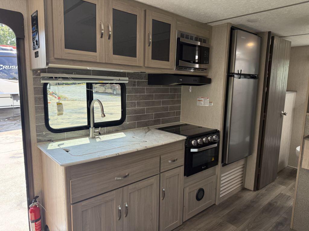 2021 Coachmen Freedom Exress 252RBS - $21,900