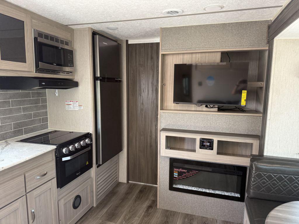 2021 Coachmen Freedom Exress 252RBS - $21,900
