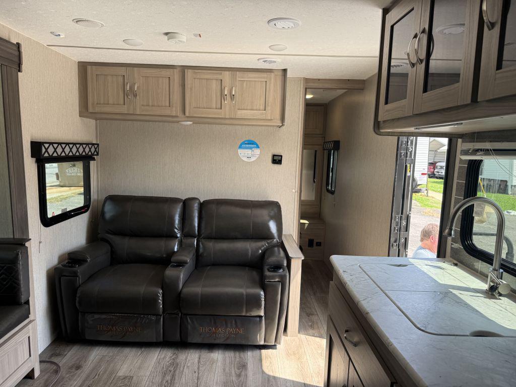 2021 Coachmen Freedom Exress 252RBS - $21,900
