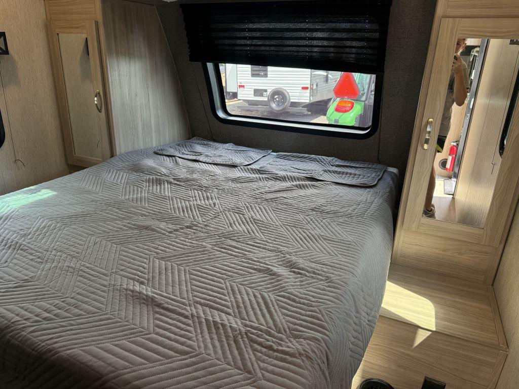 2021 Coachmen Freedom Exress 252RBS - $21,900