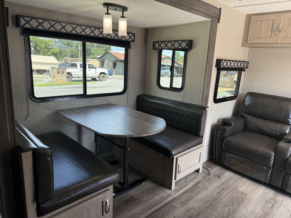 2021 Coachmen Freedom Exress 252RBS - $21,900