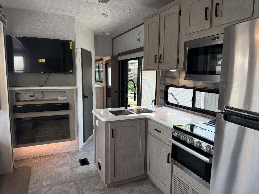 2023 Forest River Salem Villa 42qbq - $35,900