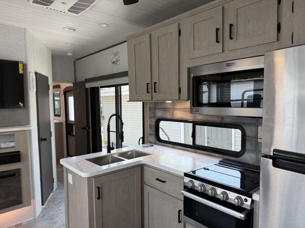 2023 Forest River Salem Villa 42qbq - $35,900