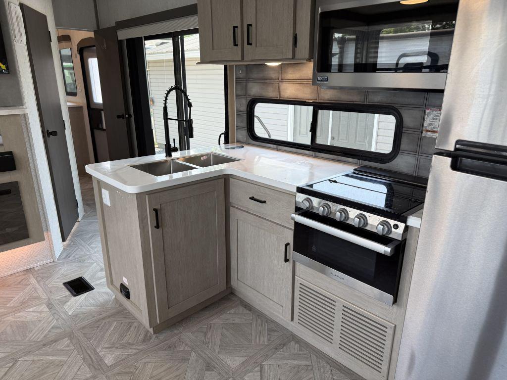 2023 Forest River Salem Villa 42qbq - $35,900