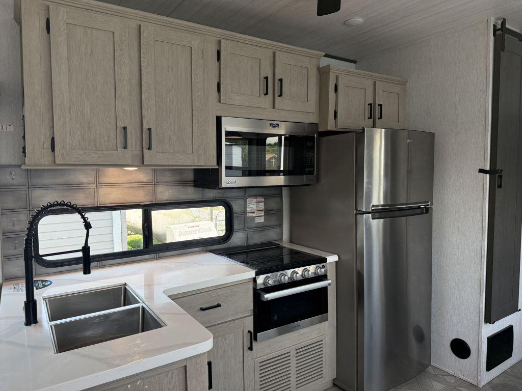 2023 Forest River Salem Villa 42qbq - $35,900