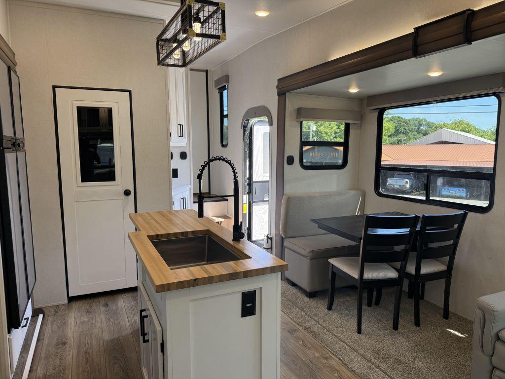 2022 Prime Time Crusader 335rlp - $35,900