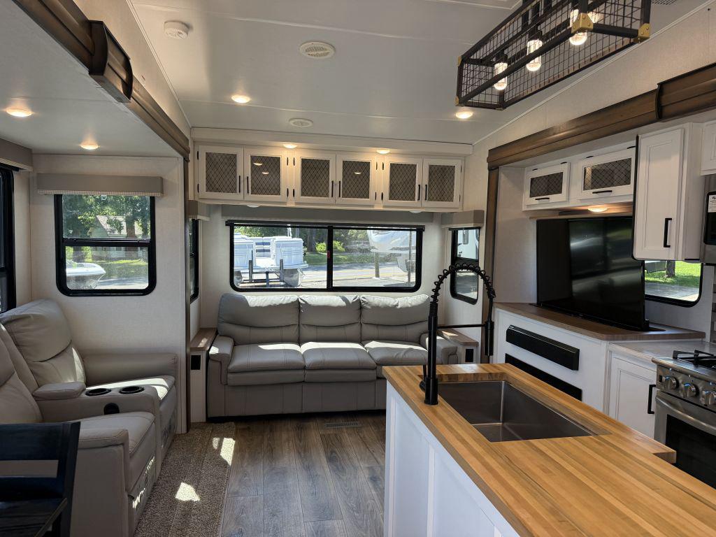 2022 Prime Time Crusader 335rlp - $35,900