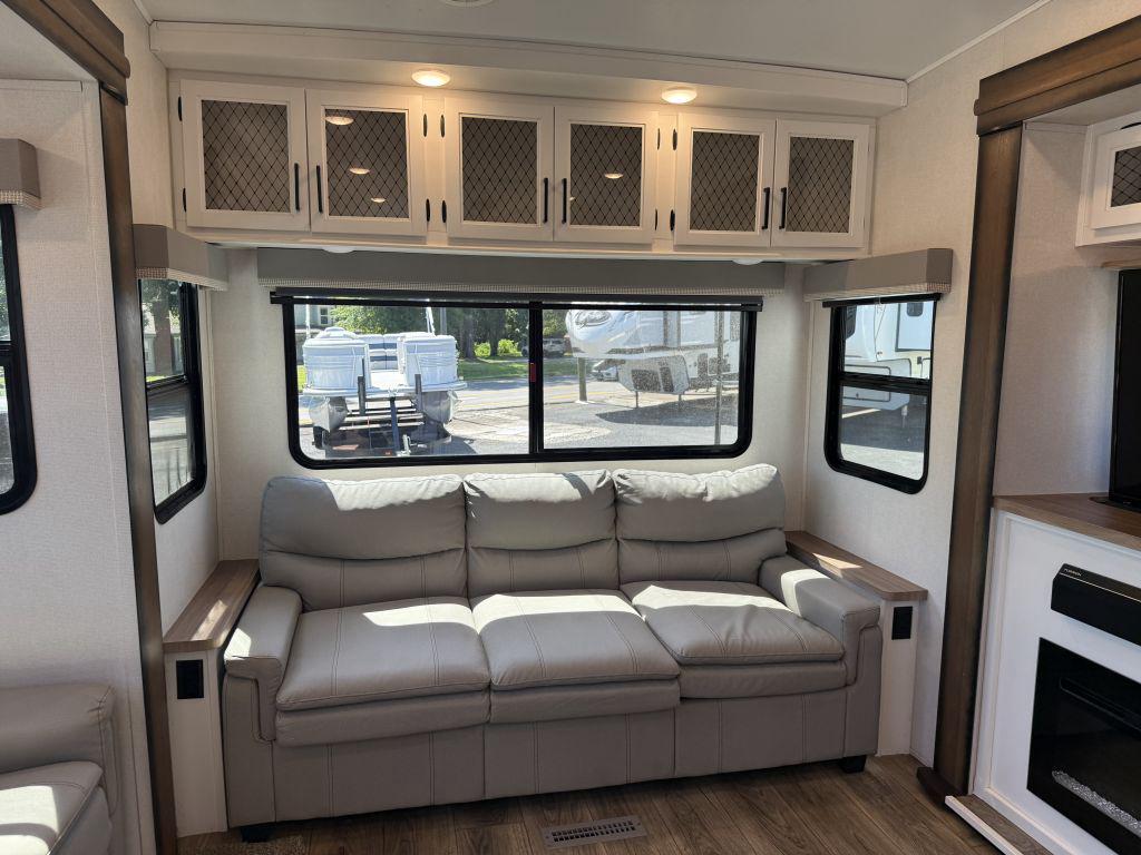 2022 Prime Time Crusader 335rlp - $35,900