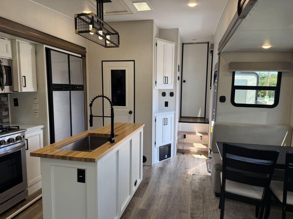 2022 Prime Time Crusader 335rlp - $35,900