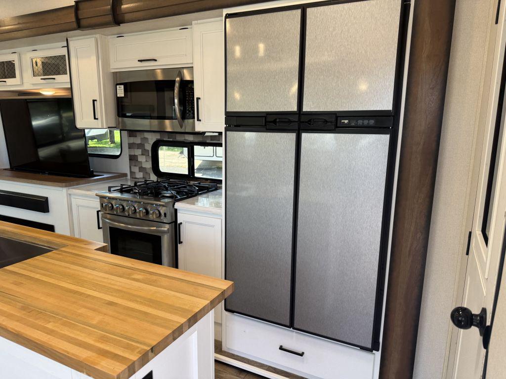 2022 Prime Time Crusader 335rlp - $35,900