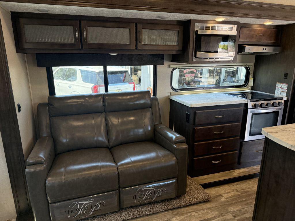 2021 Coachmen Chaparral 284rl - $22,900