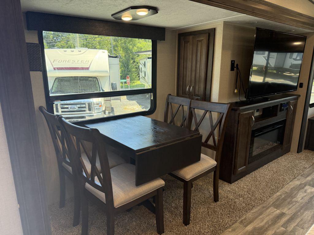 2021 Coachmen Chaparral 284rl - $22,900