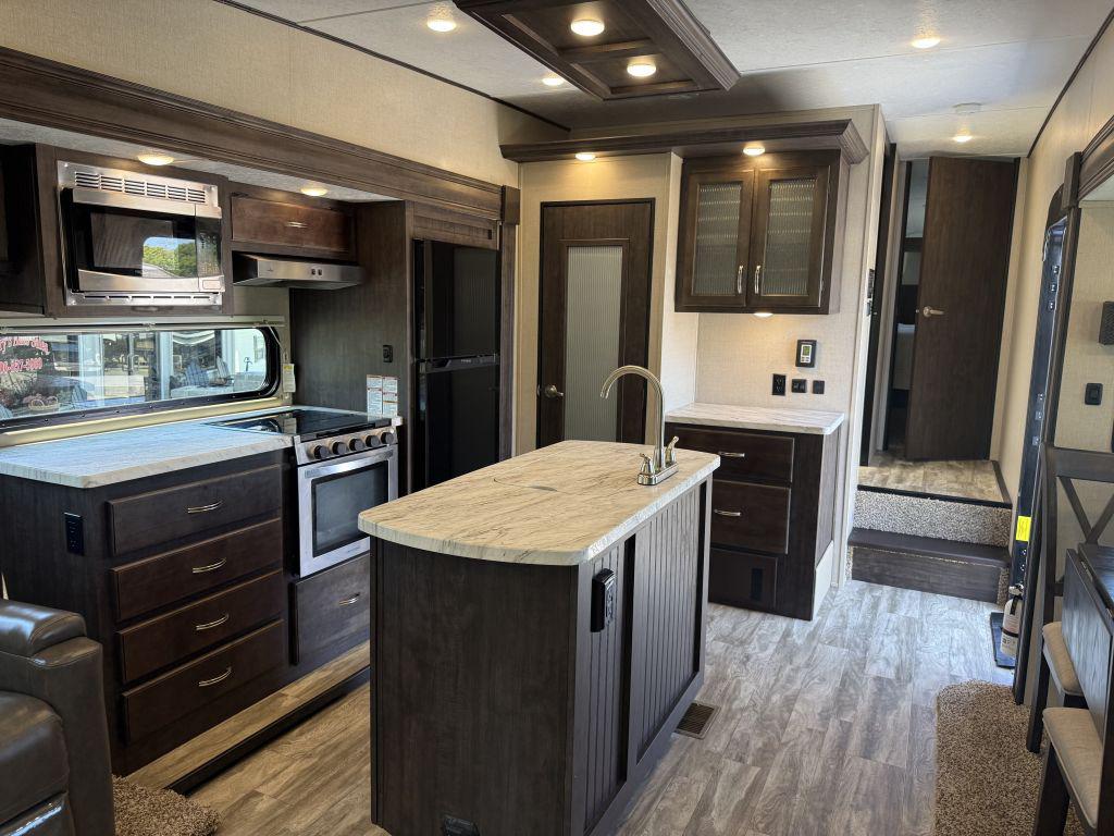 2021 Coachmen Chaparral 284rl - $22,900