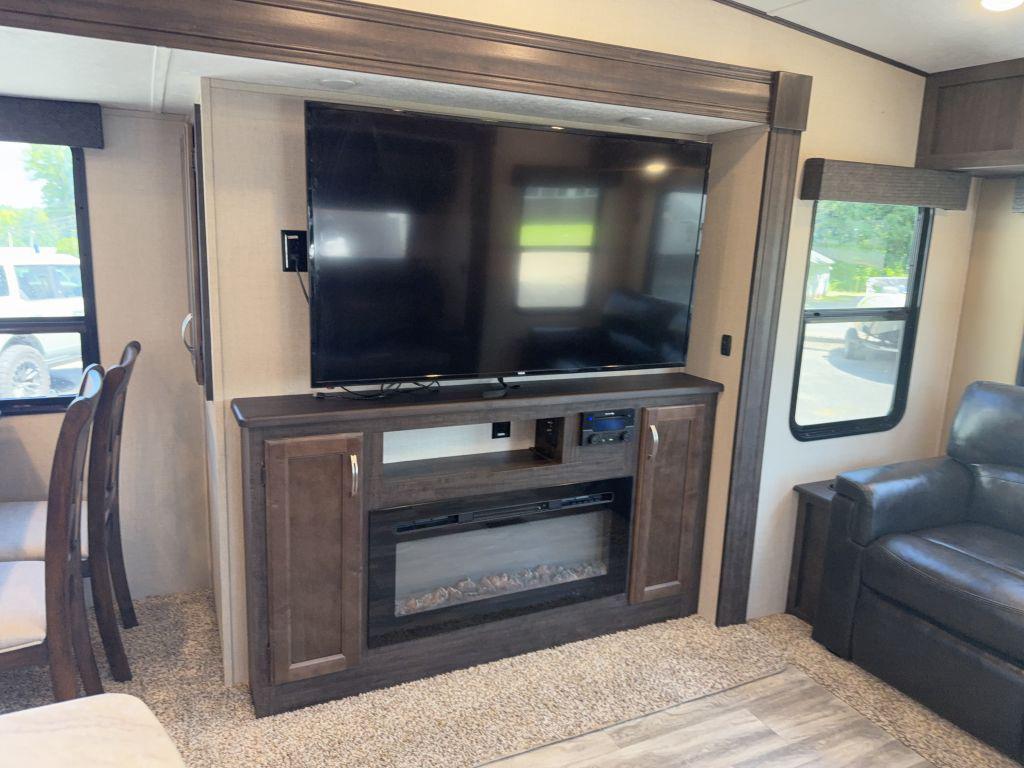 2021 Coachmen Chaparral 284rl - $22,900