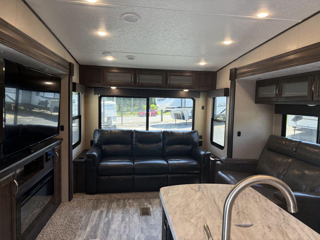 2021 Coachmen Chaparral 284rl - $22,900