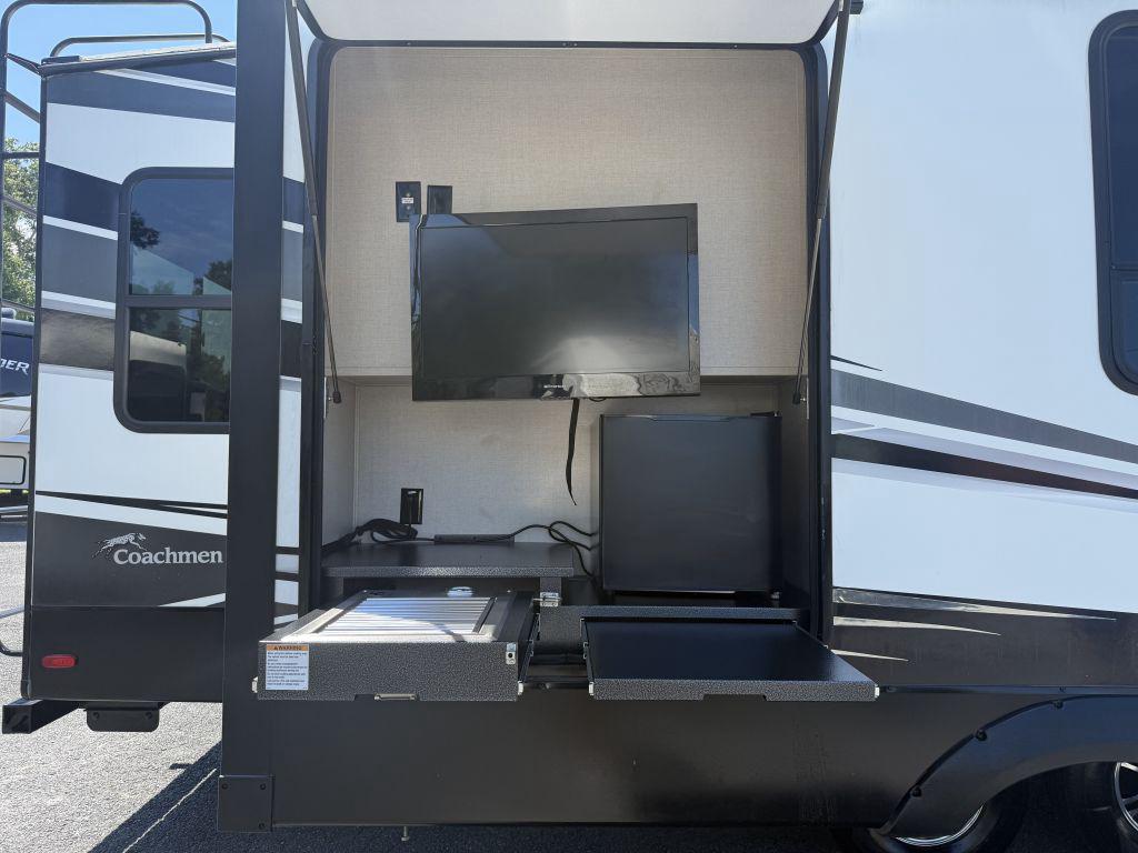 2021 Coachmen Chaparral 284rl - $22,900