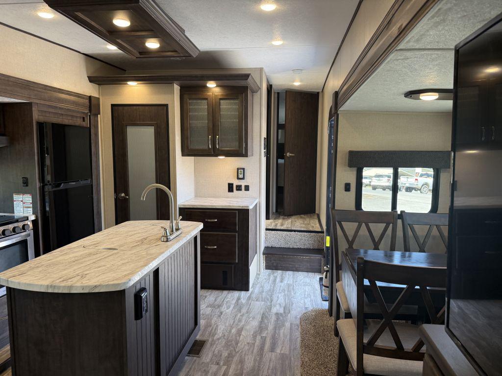 2021 Coachmen Chaparral 284rl - $22,900