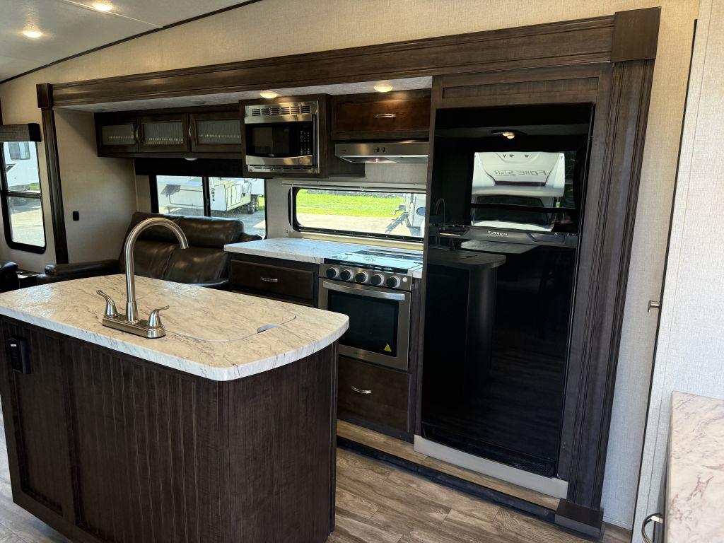 2021 Coachmen Chaparral 284rl - $22,900