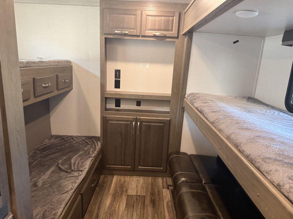 2022 Keystone Cougar 32bhs - $28,900
