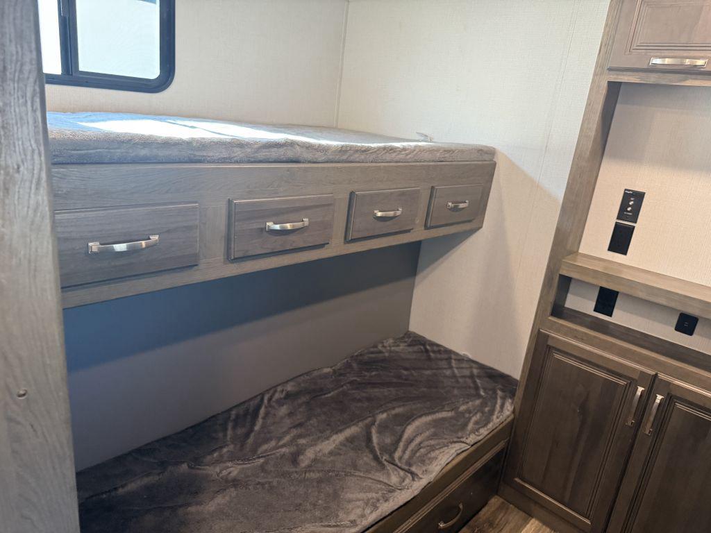 2022 Keystone Cougar 32bhs - $28,900
