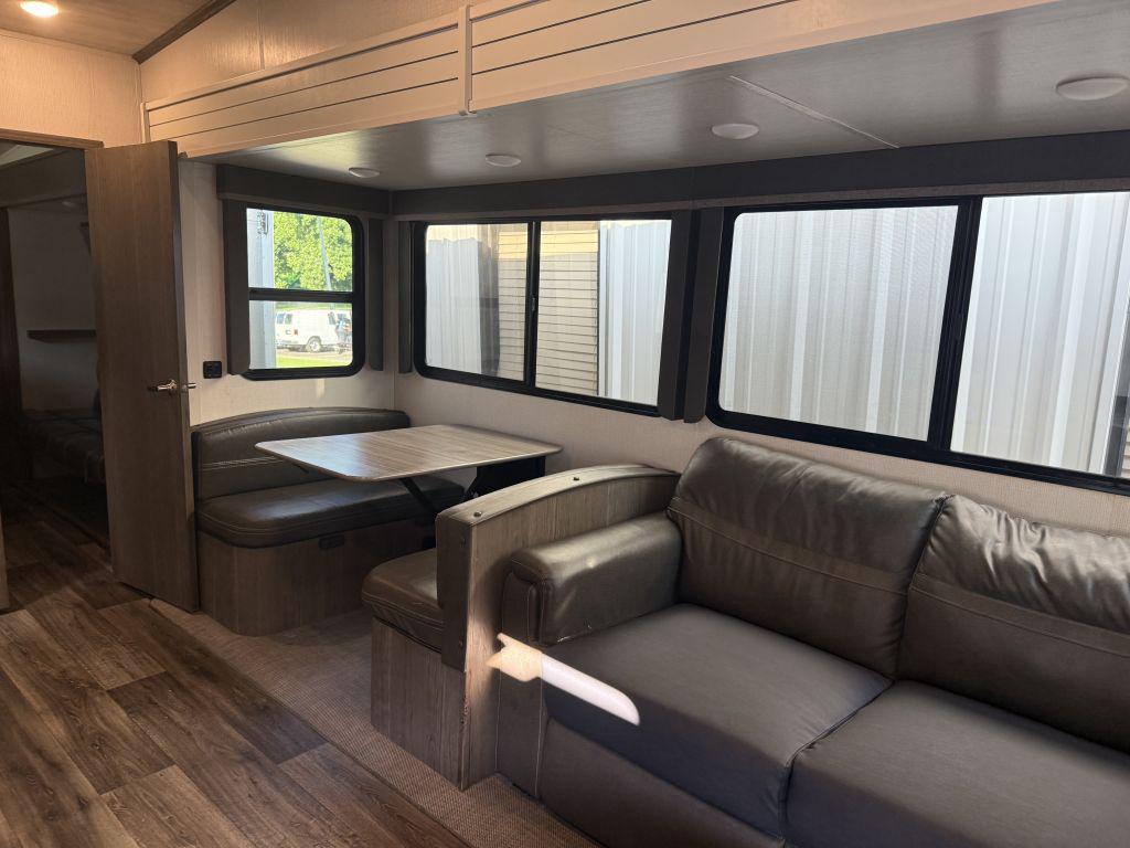 2022 Keystone Cougar 32bhs - $28,900