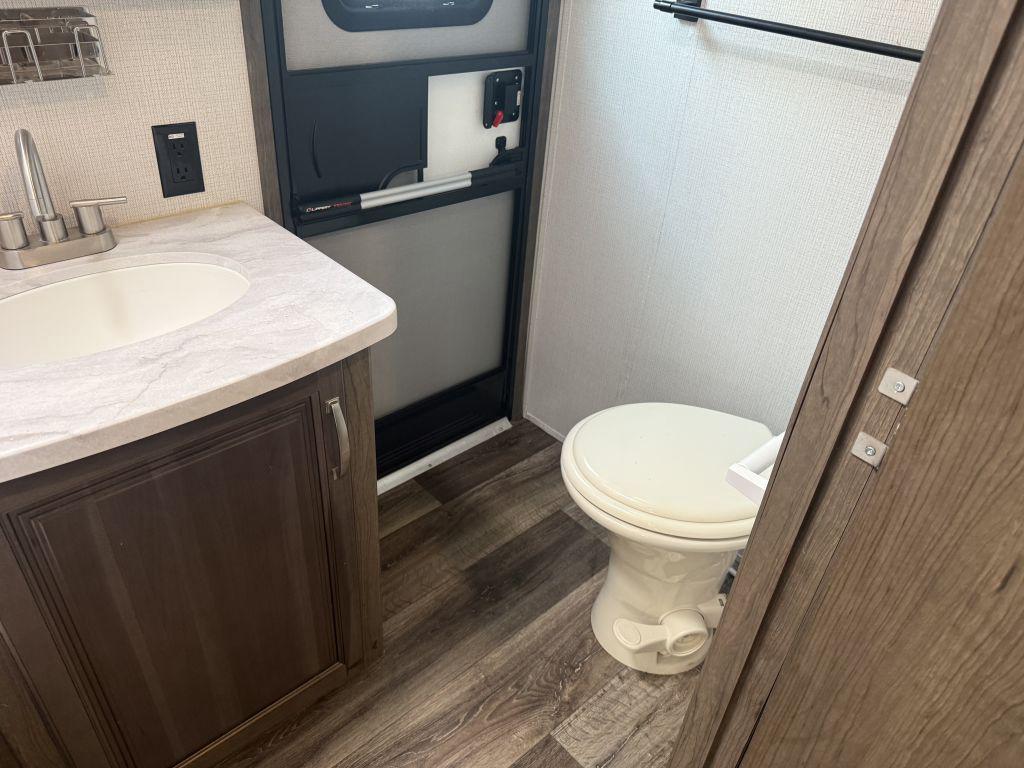 2022 Keystone Cougar 32bhs - $28,900