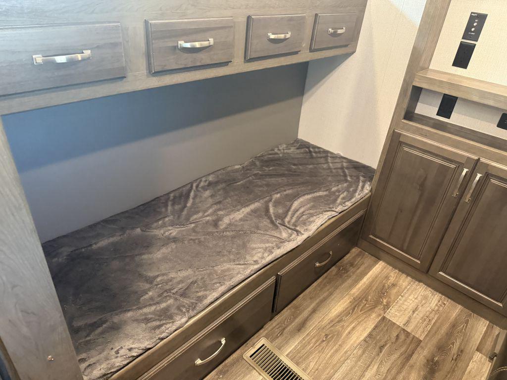 2022 Keystone Cougar 32bhs - $28,900