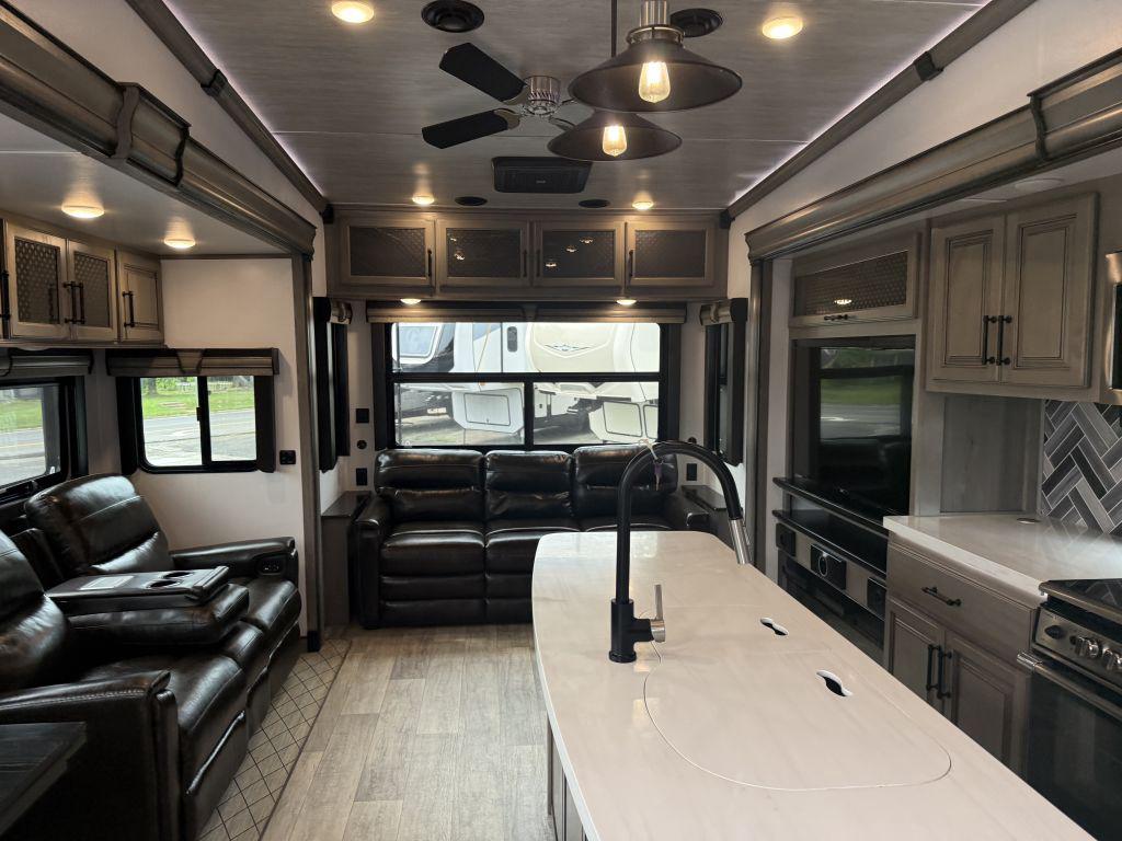 2022 Keystone Montana 3781rl - $46,900