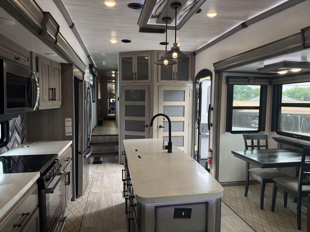 2022 Keystone Montana 3781rl - $46,900