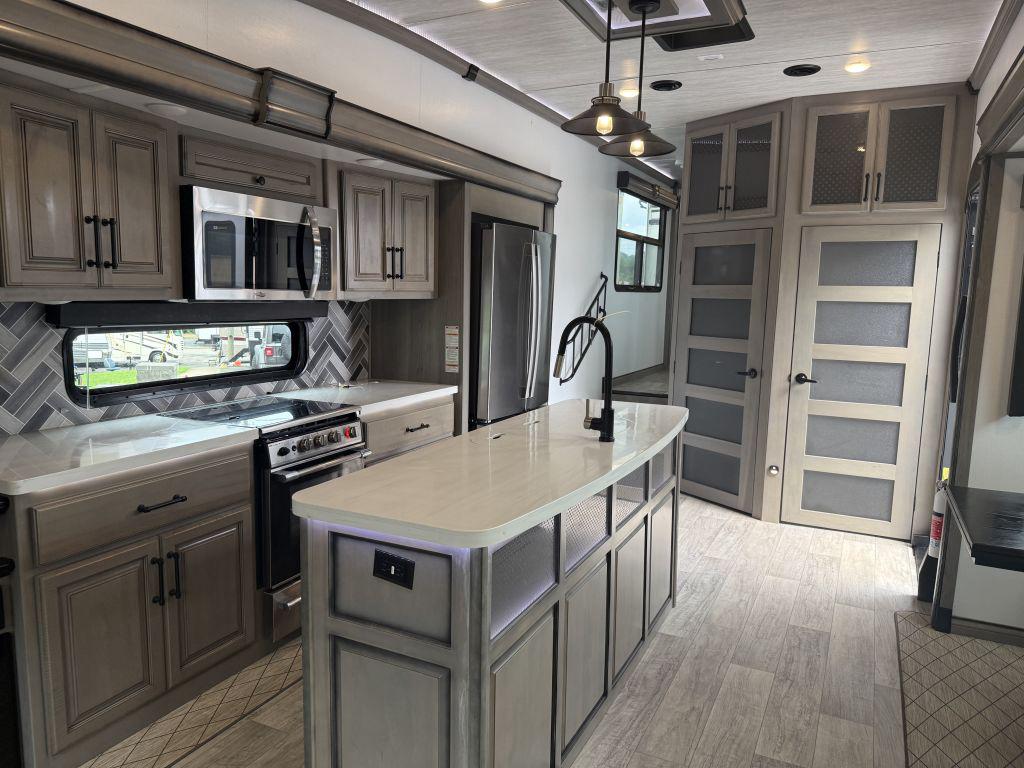 2022 Keystone Montana 3781rl - $46,900