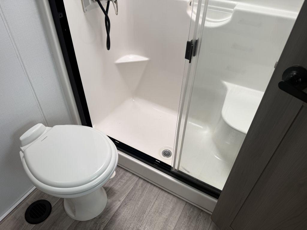 2022 Keystone Montana 3781rl - $46,900