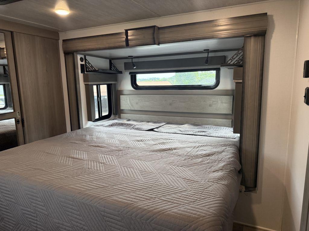 2022 Keystone Montana 3781rl - $46,900
