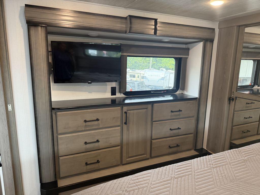2022 Keystone Montana 3781rl - $46,900