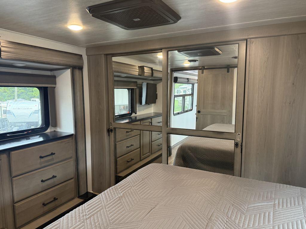 2022 Keystone Montana 3781rl - $46,900