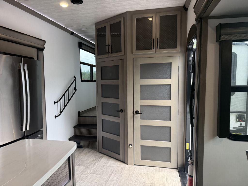 2022 Keystone Montana 3781rl - $46,900