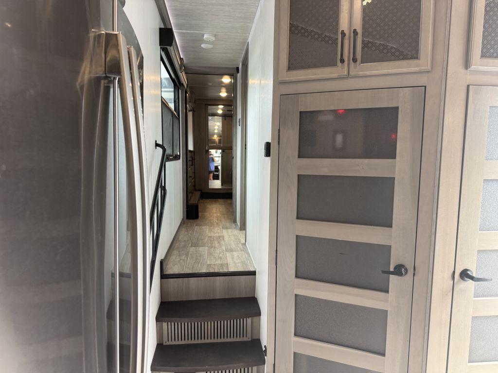 2022 Keystone Montana 3781rl - $46,900