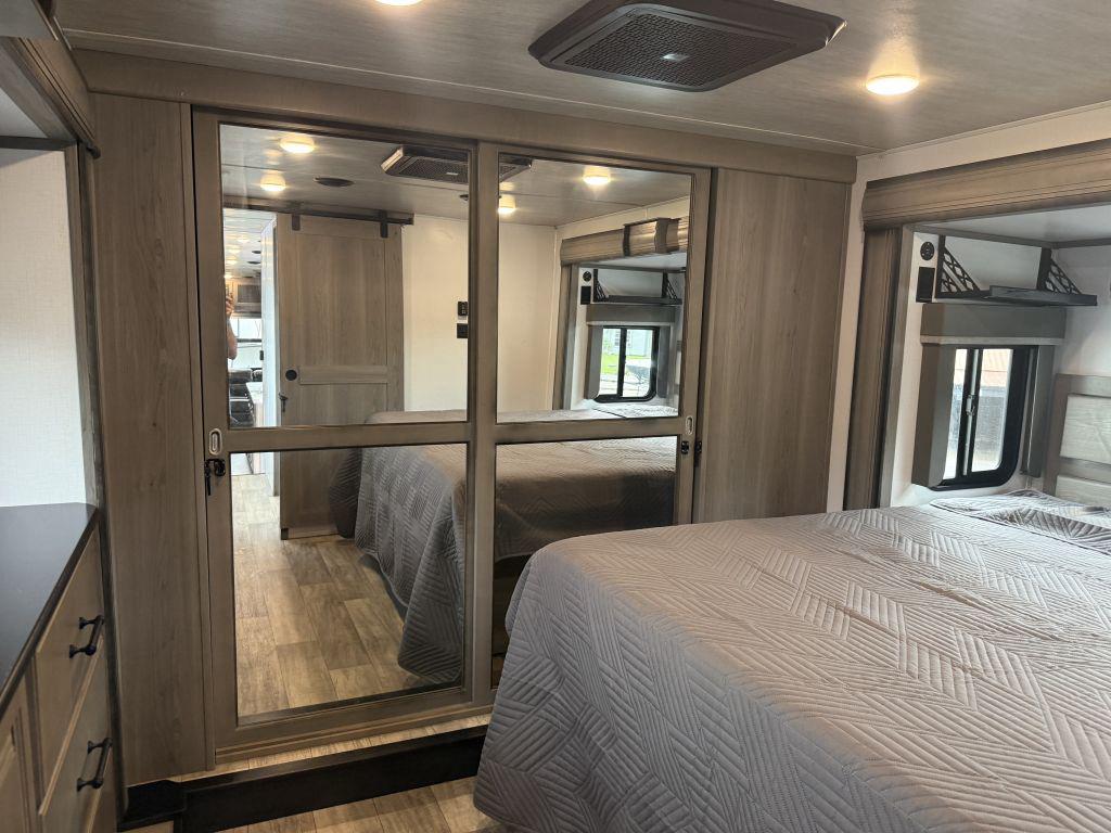 2022 Keystone Montana 3781rl - $46,900