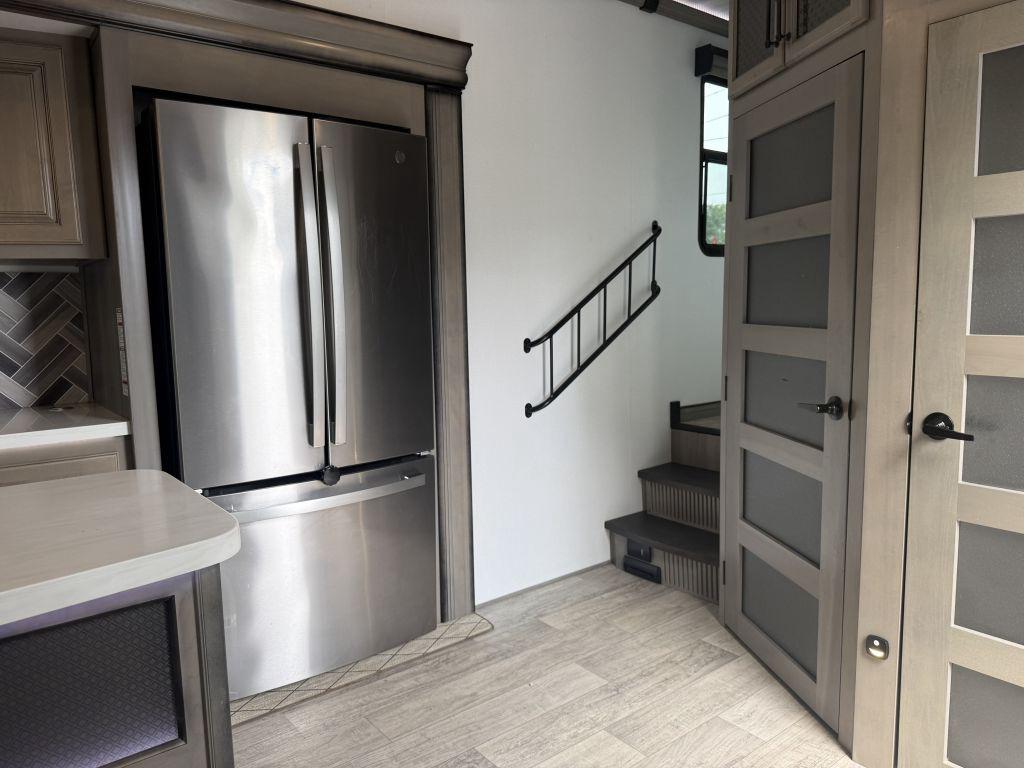2022 Keystone Montana 3781rl - $46,900