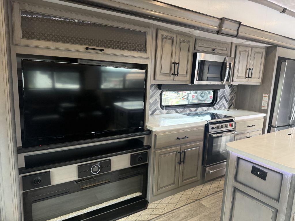 2022 Keystone Montana 3781rl - $46,900
